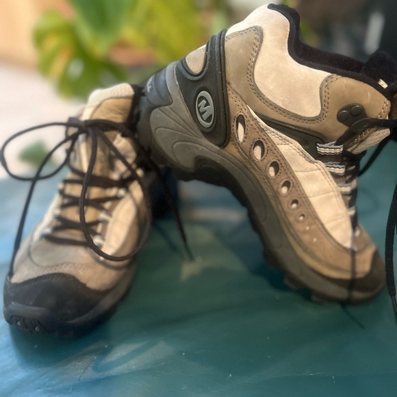 MERREL Cream waterproofed Athletic Shoes with Rugged Sole and Reinforced Toe - Picture 1 of 8